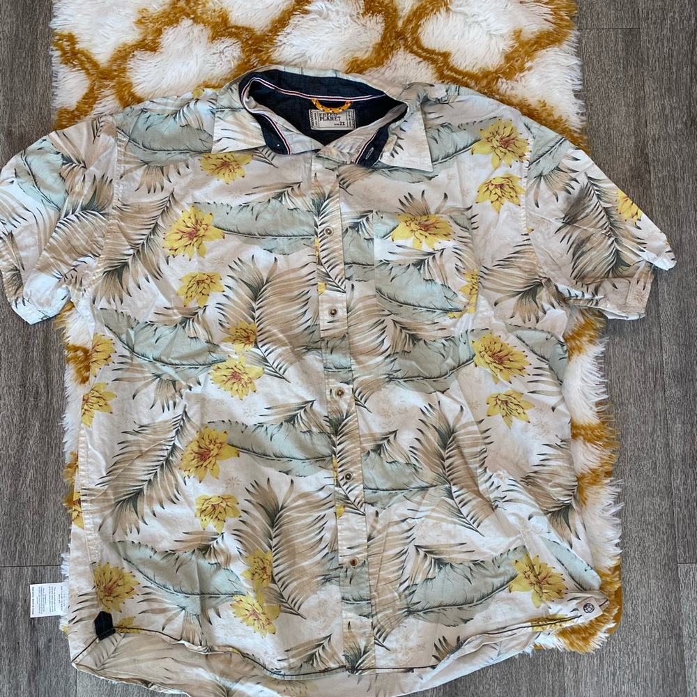 Mens Free Planet shirt